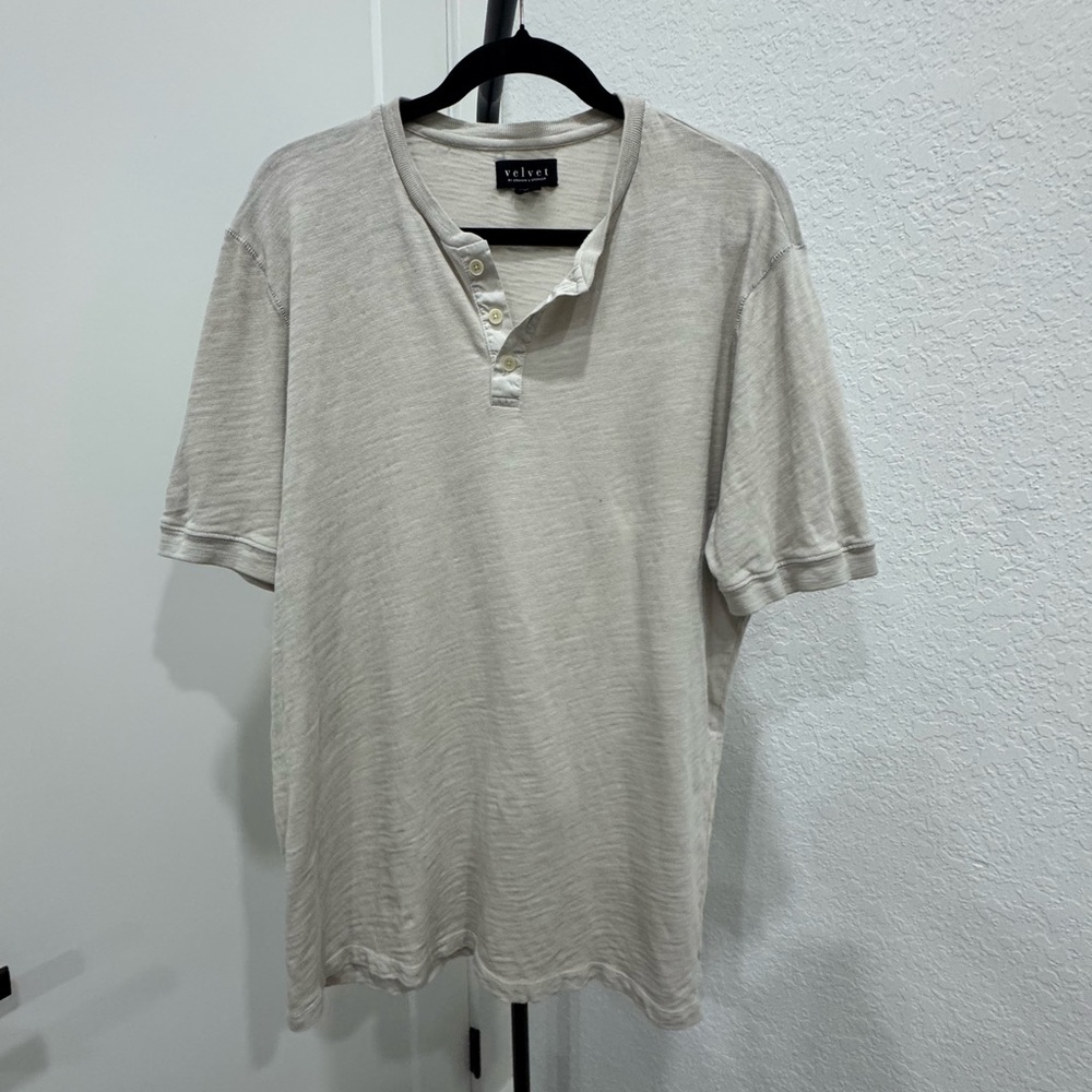 Velvet by Graham & Spencer Beige Henley Tee Shirt Mens XL Short Sleeve. - Picture 2 of 5
